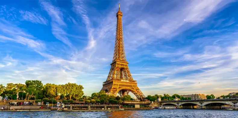 How Do France Tour Packages Highlight the Country’s Artistic Legacy?