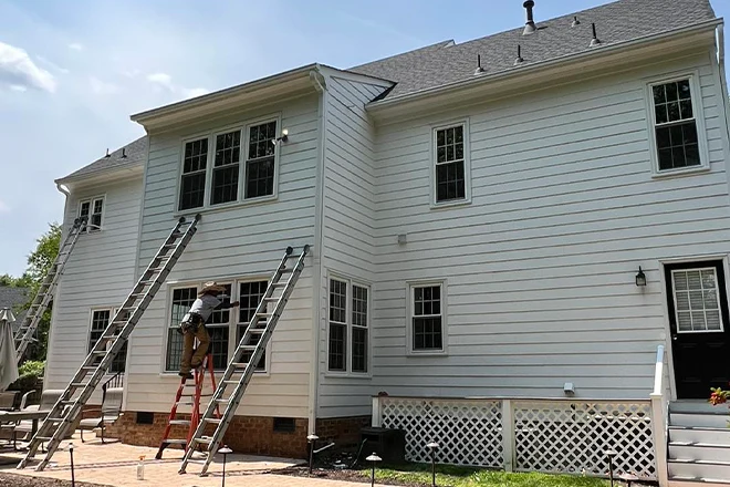 Signs It's Time to Replace Your Home's Siding in Virginia