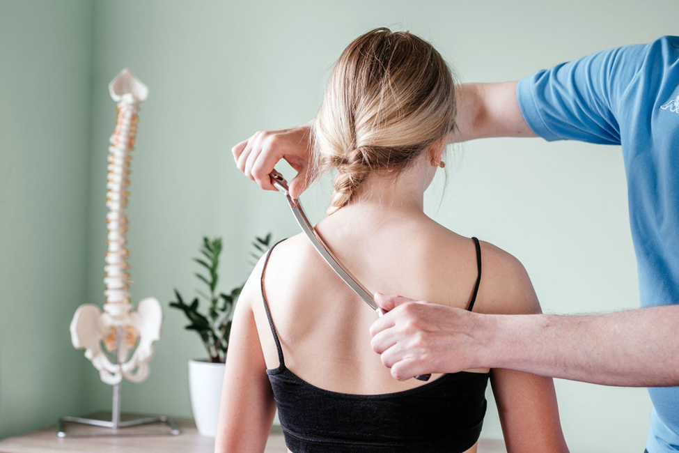 When It’s Time to Stop Guessing and Book a Professional Spinal Check