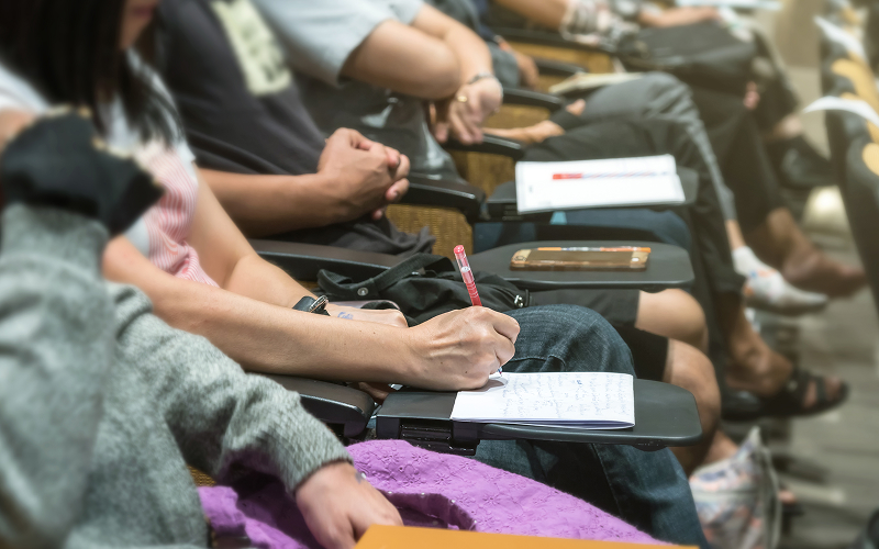 How IB Economics Tuition Prepares Students for University-Level Studies